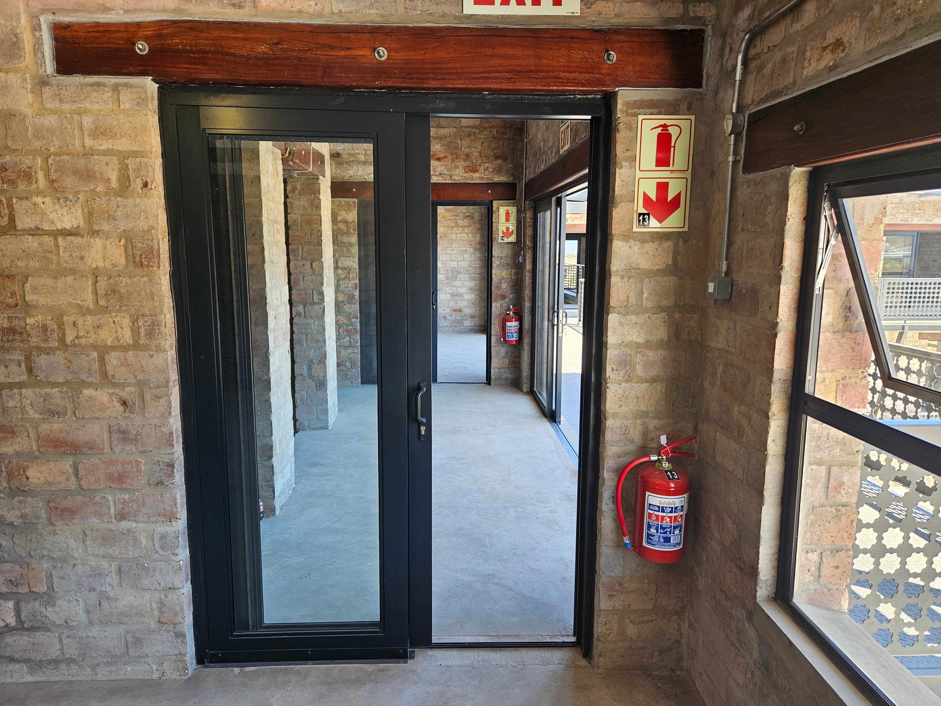 Gallery view of Unit 9 4 thumbnail